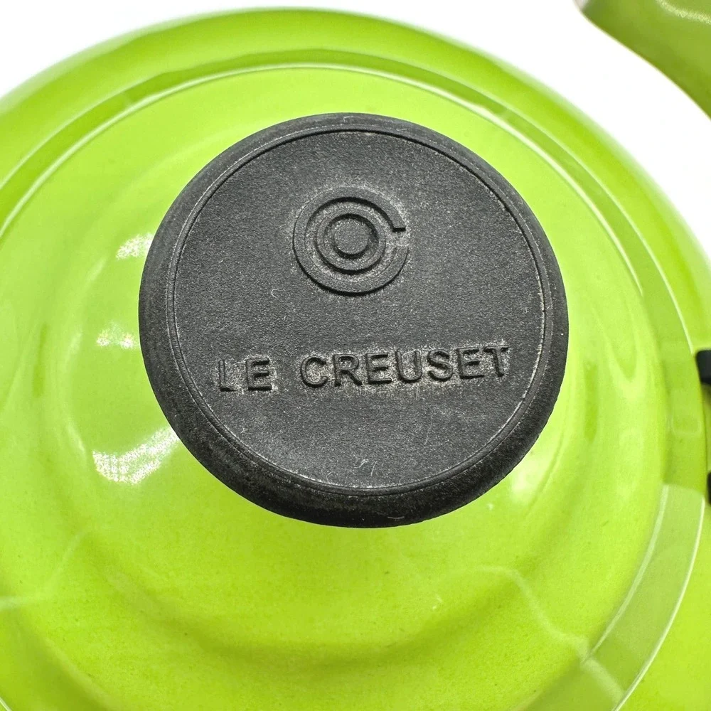 Le Creuset Enamel/Steel Whistling Tea Kettle Palm Lime Green 1.7 Qt